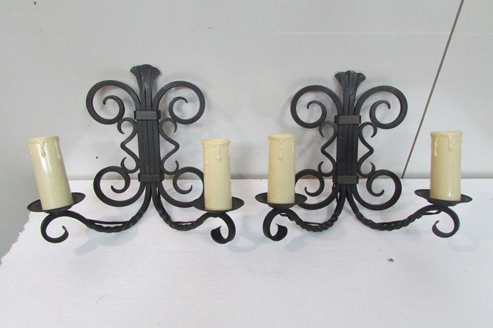 Paire d'appliques fer forg&eacute; 2 feux Décoration