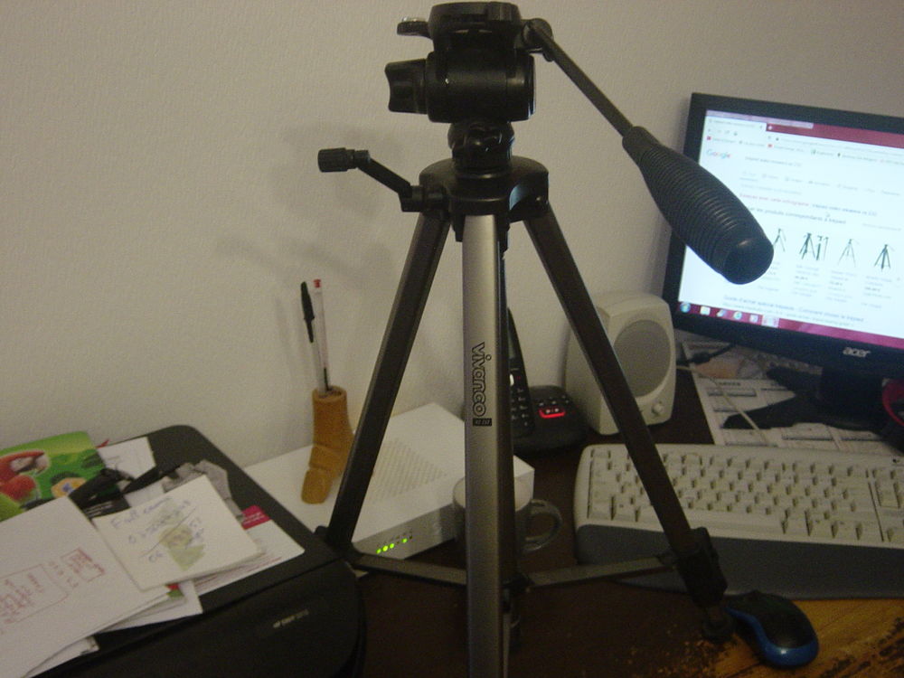 tr&eacute;pied pour camescope ou autre Photos/Video/TV