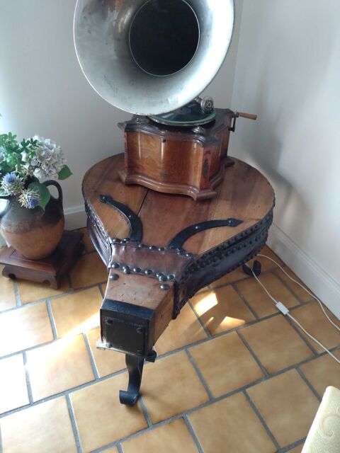 Soufflet de forge mont� en table basse de salon 90 Ch�teau-l'�v�que (24)