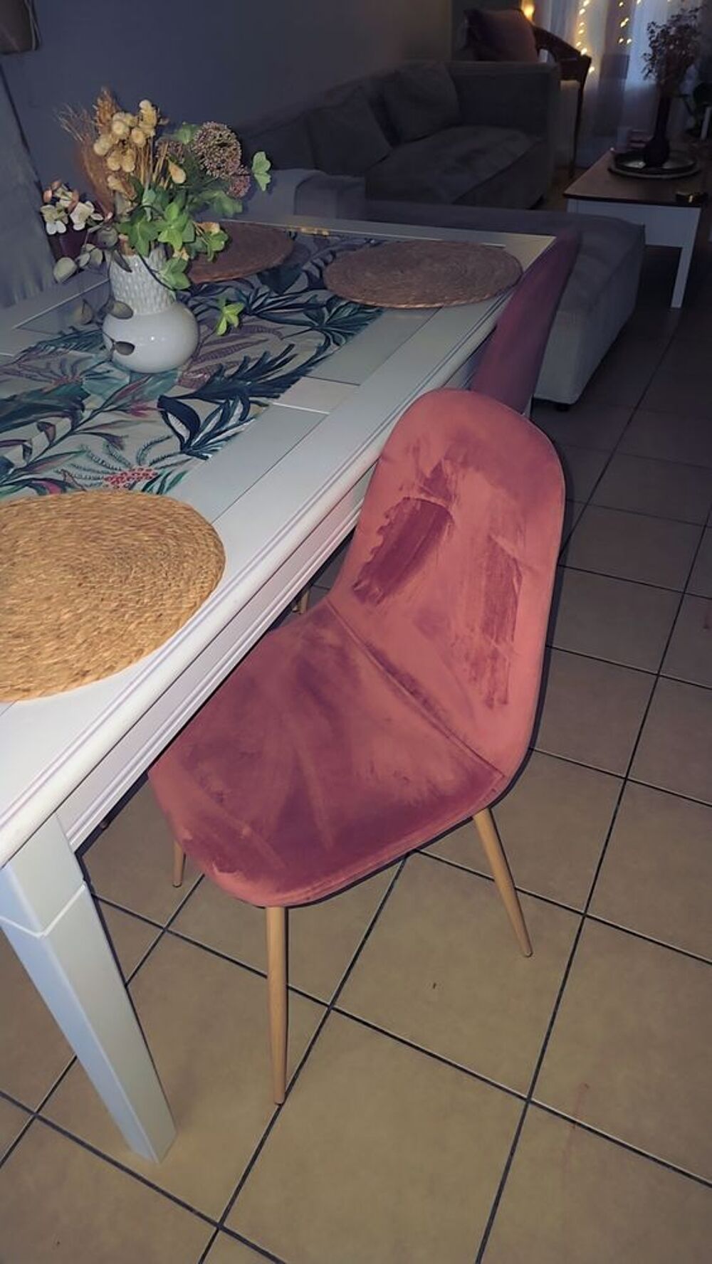Table &agrave; manger + 4 chaises Meubles