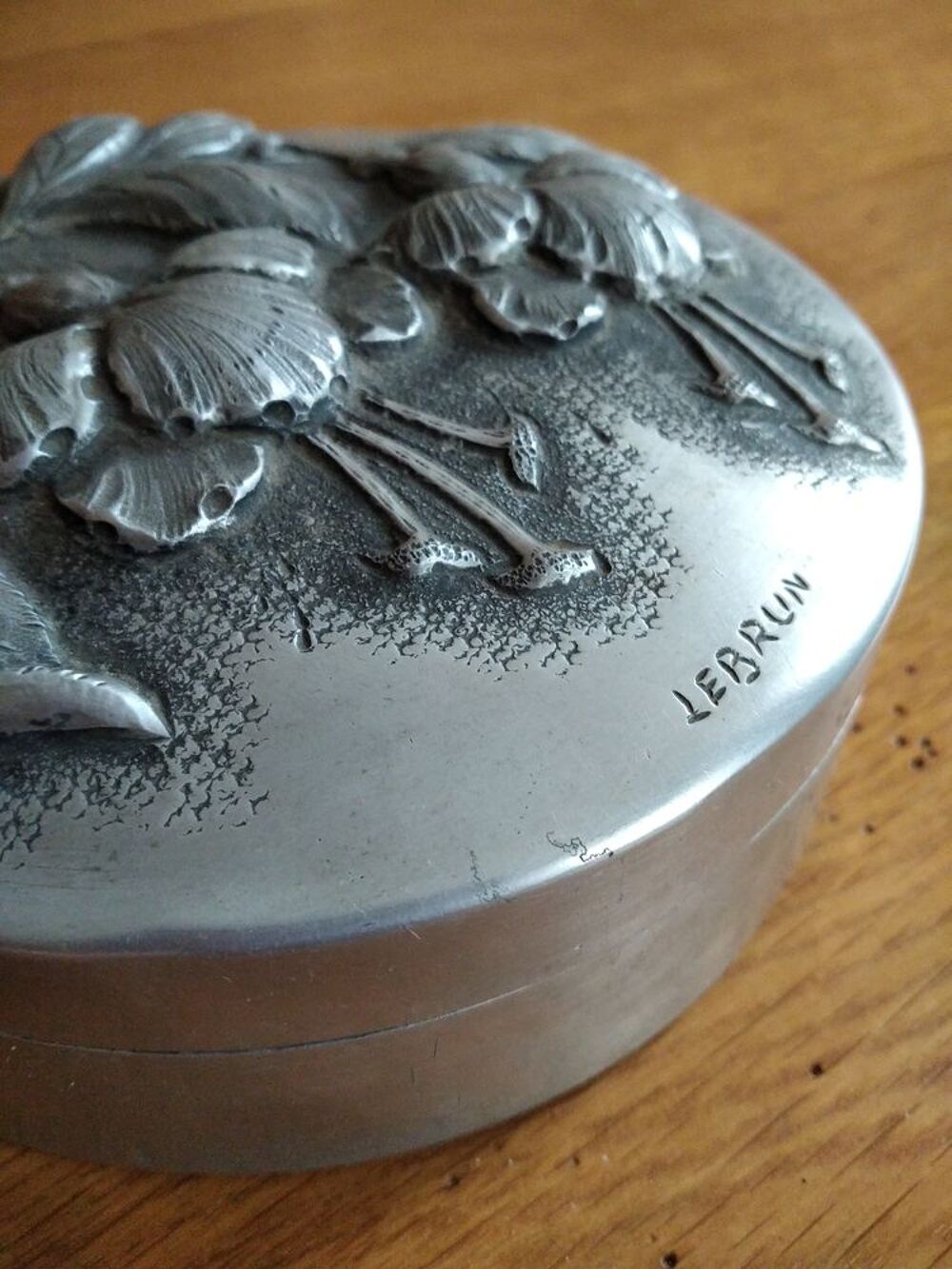 Ancienne bo&icirc;te bonbonni&egrave;re sign&eacute;e Lebrun D�coration