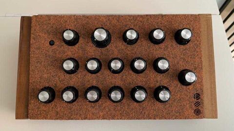 Moog Minitaur avec panneaux latraux en bois 280 Huningue (68)
