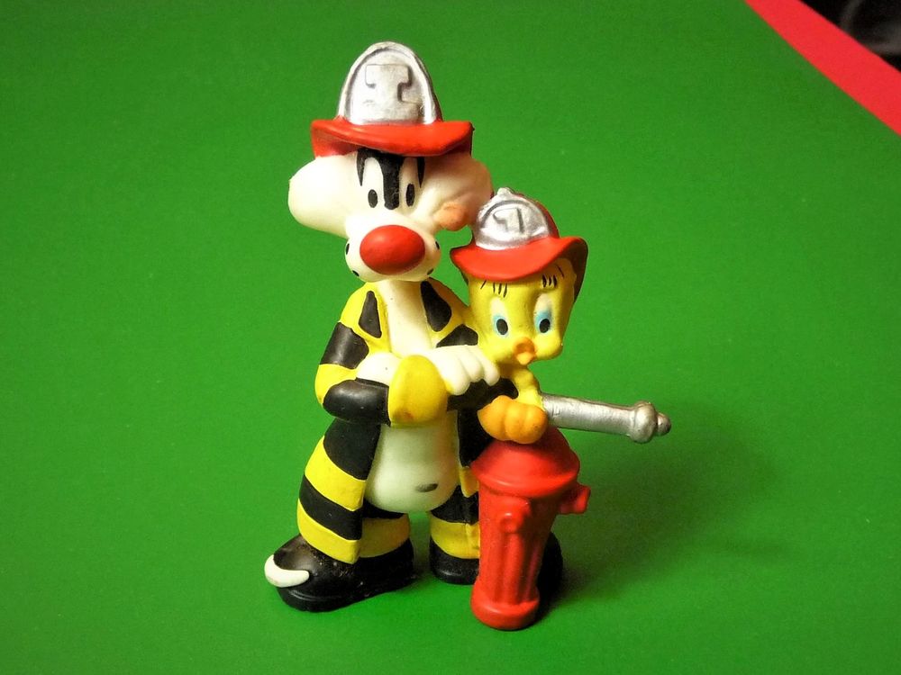 Figurine Titi et Grosminet en Tenue de Sapeurs Pompiers Jeux / jouets