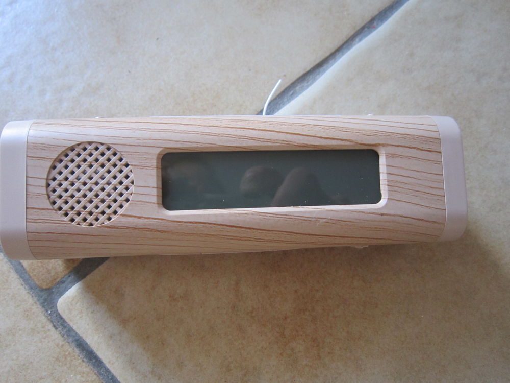 Un radio r&eacute;veil torche LED Audio et hifi