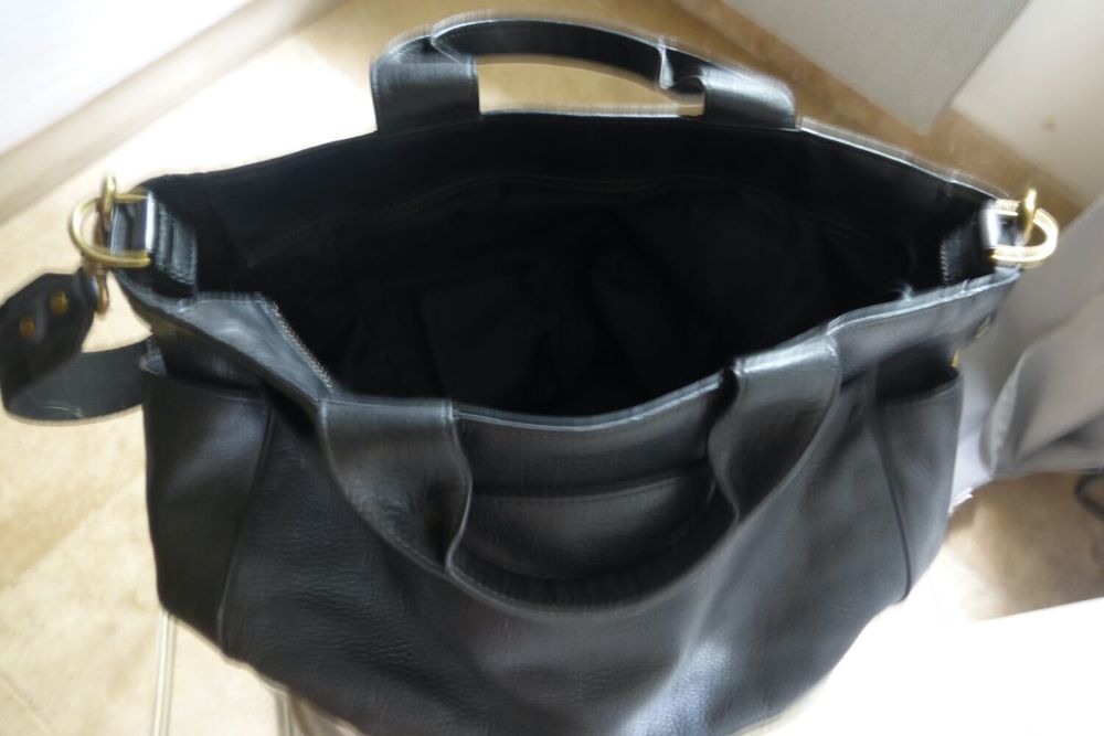 Sac de voyage en cuir noir ou grand cartable. excellent &eacute;tat Maroquinerie