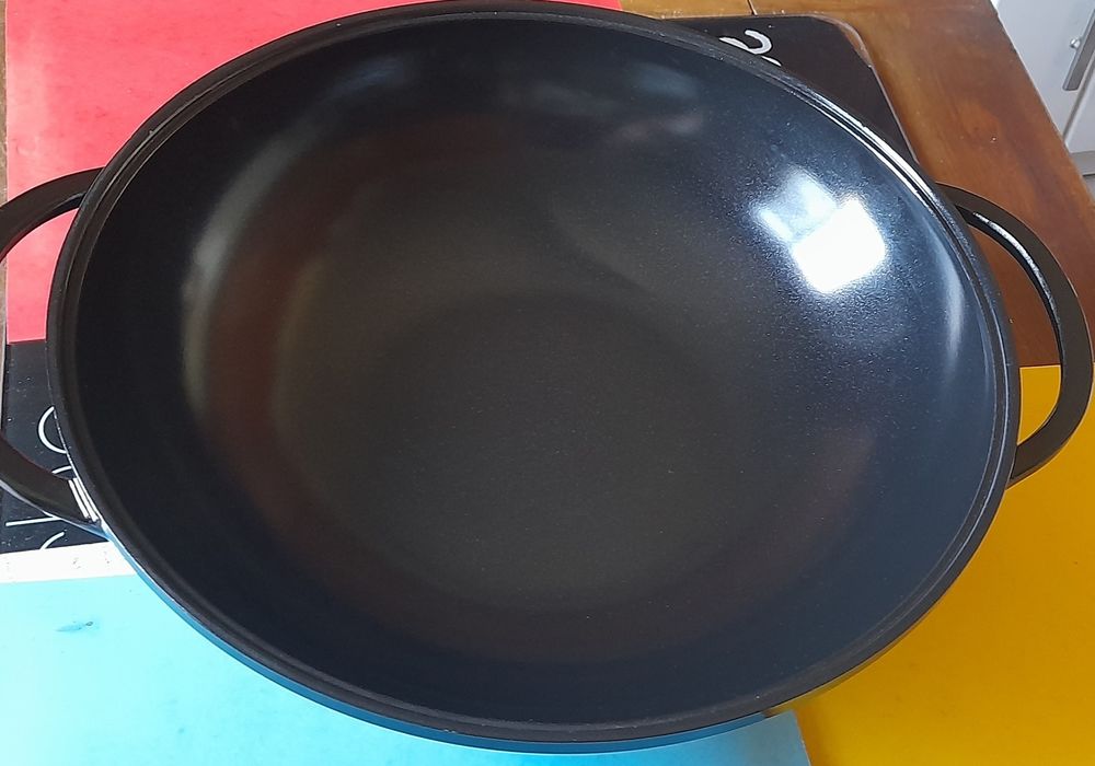 WOK NOIR EMAILLE 37,5 CM DE DIAMETRE - NEUF Cuisine
