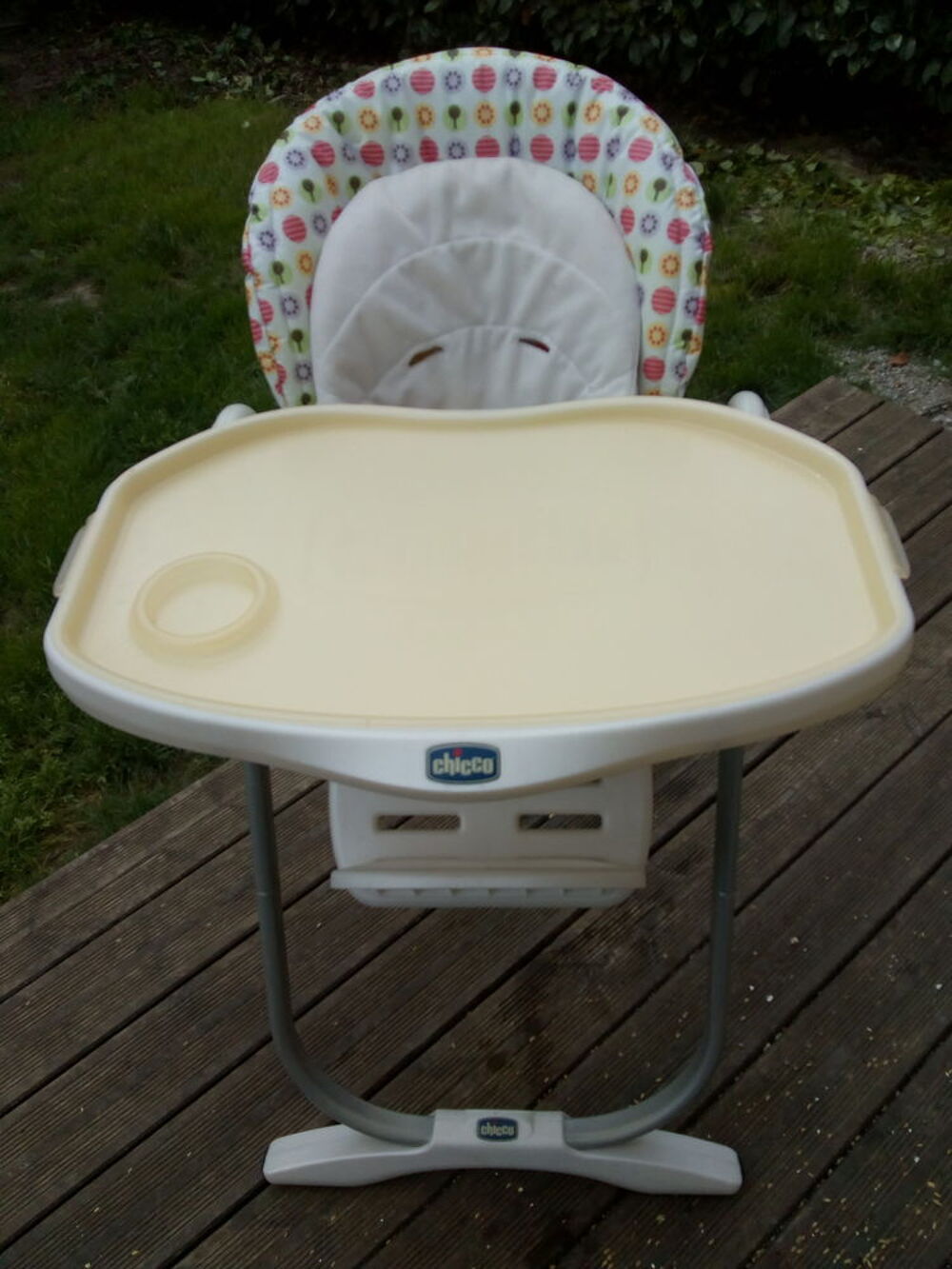 chaise haute b&eacute;b&eacute; chico en parfait &eacute;tat Mobilier enfants