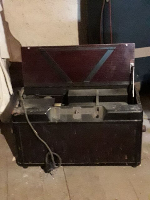 lot de deux vieux postes de radio et un gramophone 90 Saint-Loup-Lamair (79)