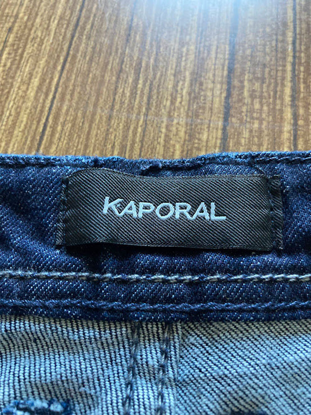 Pantalon bleu marine &agrave; motifs, Kaporal, neuf T. W32 ou 42 V�tements