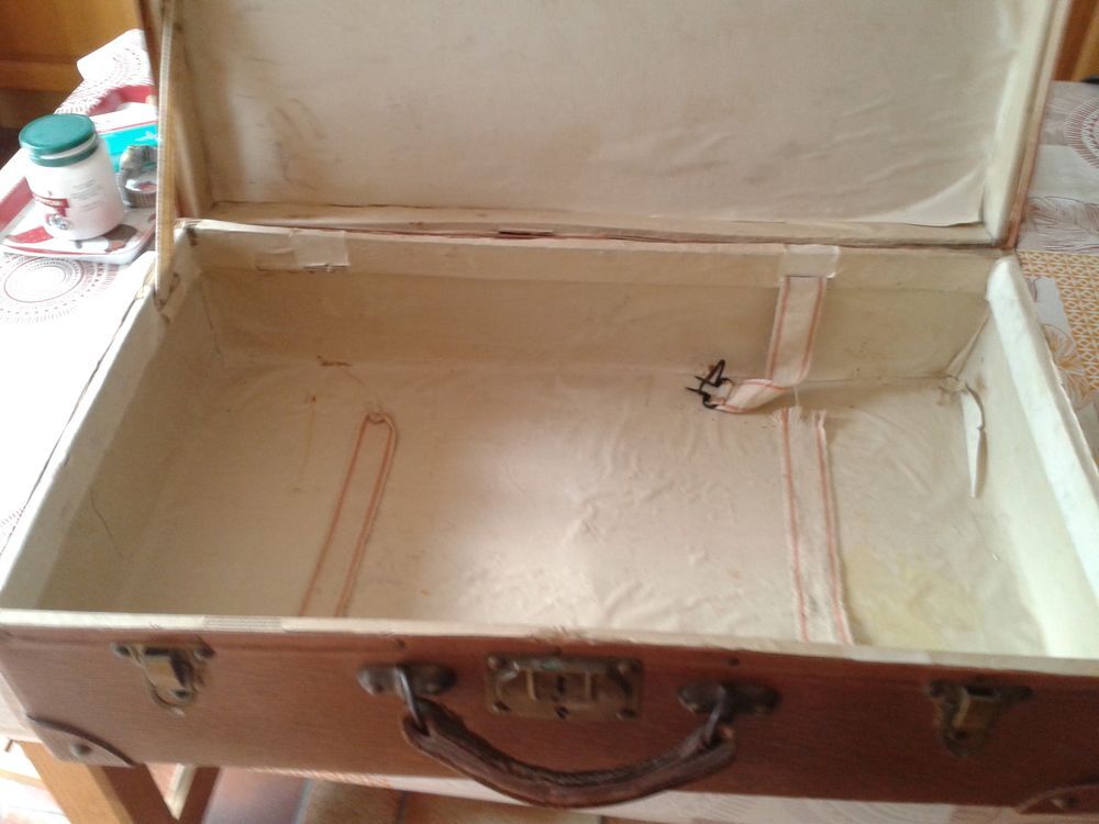 Valise ancienne en carton bouilli ann&eacute;es 30/40 Maroquinerie