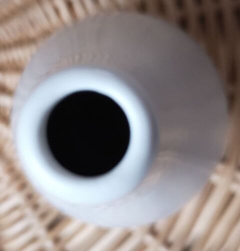 VASE UNIFLORE EN PORCELAINE BLACHE SABLE
8 Narbonne (11)