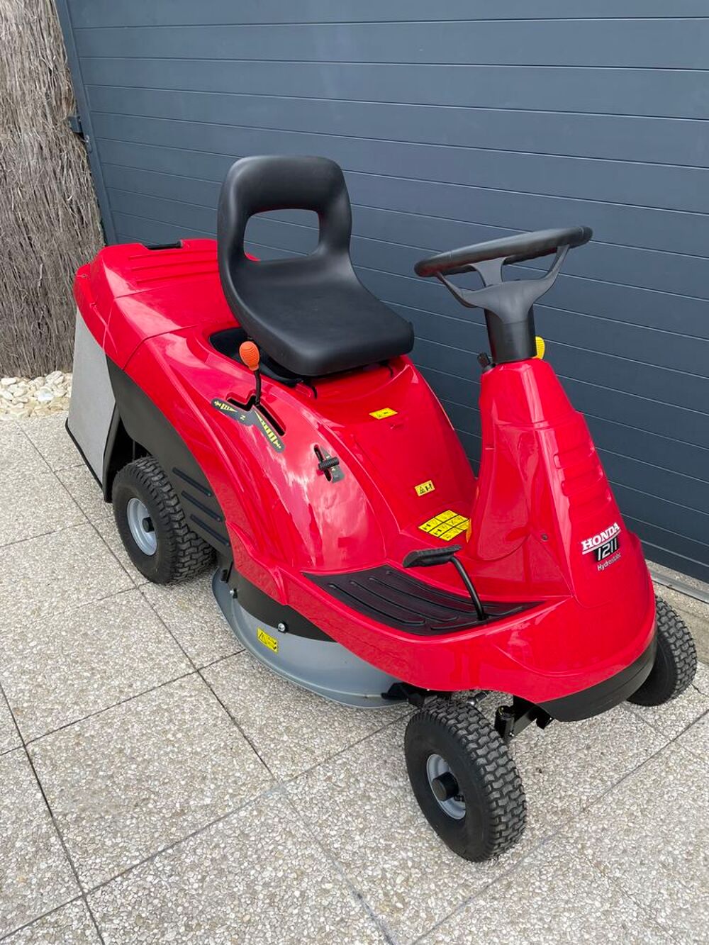 Honda HF1211 tracteur tondeuse autoport&eacute;e Jardin