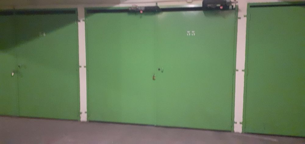 Location Parking/Garage Box fermé pour voiture et ou moto Paris 20