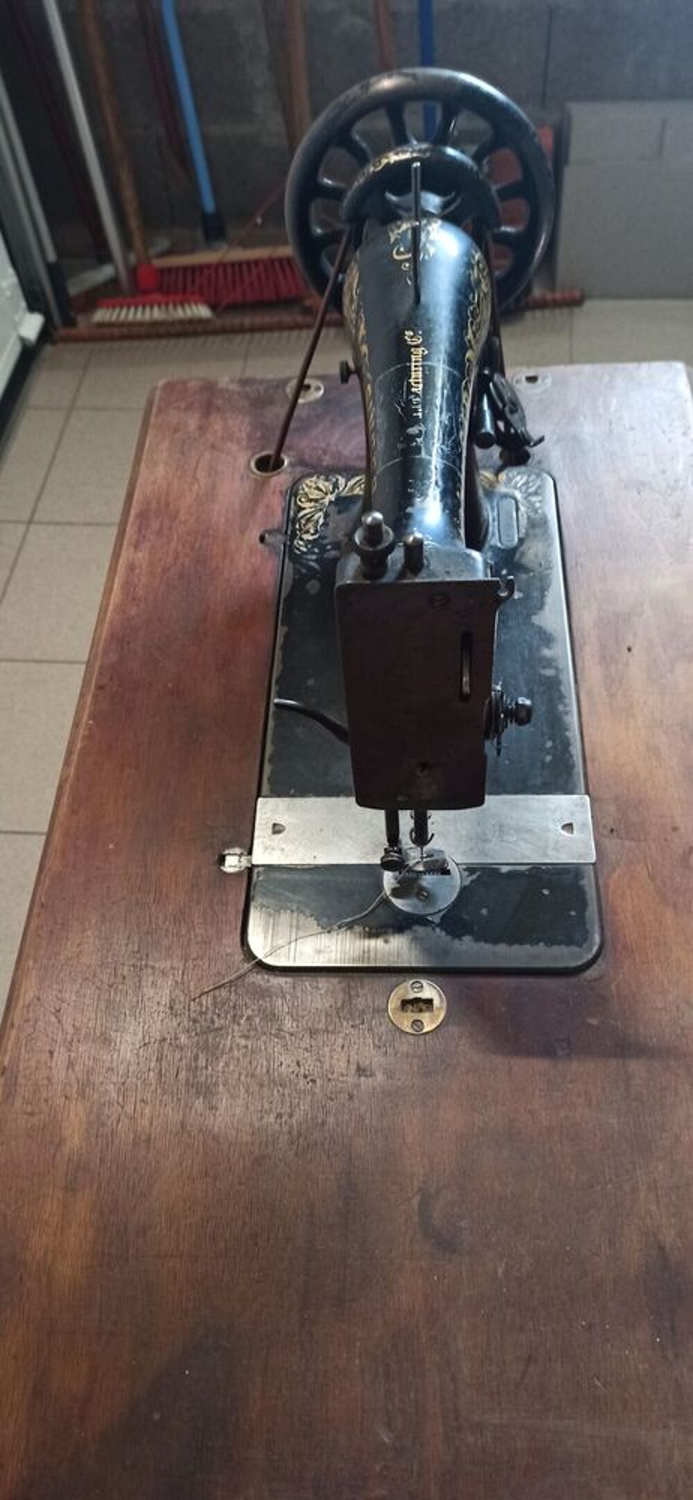 MACHINE A COUDRE A PEDALE SINGER 