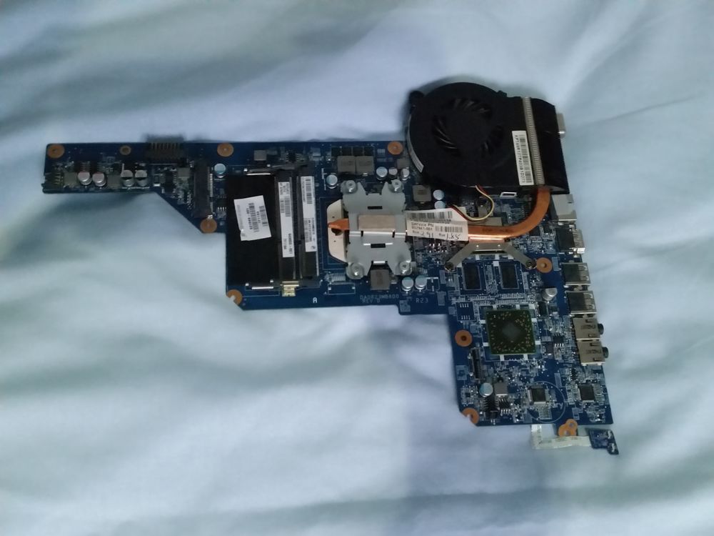 Pi&egrave;ces d&eacute;tach&eacute;es de PC portable HP Pavilion g6-1277sl Matériel informatique