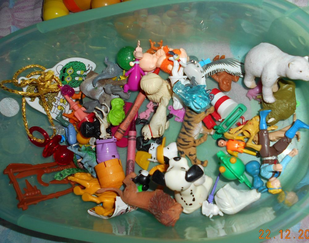 Lot de jouets miniatures (Kinder et autres) 