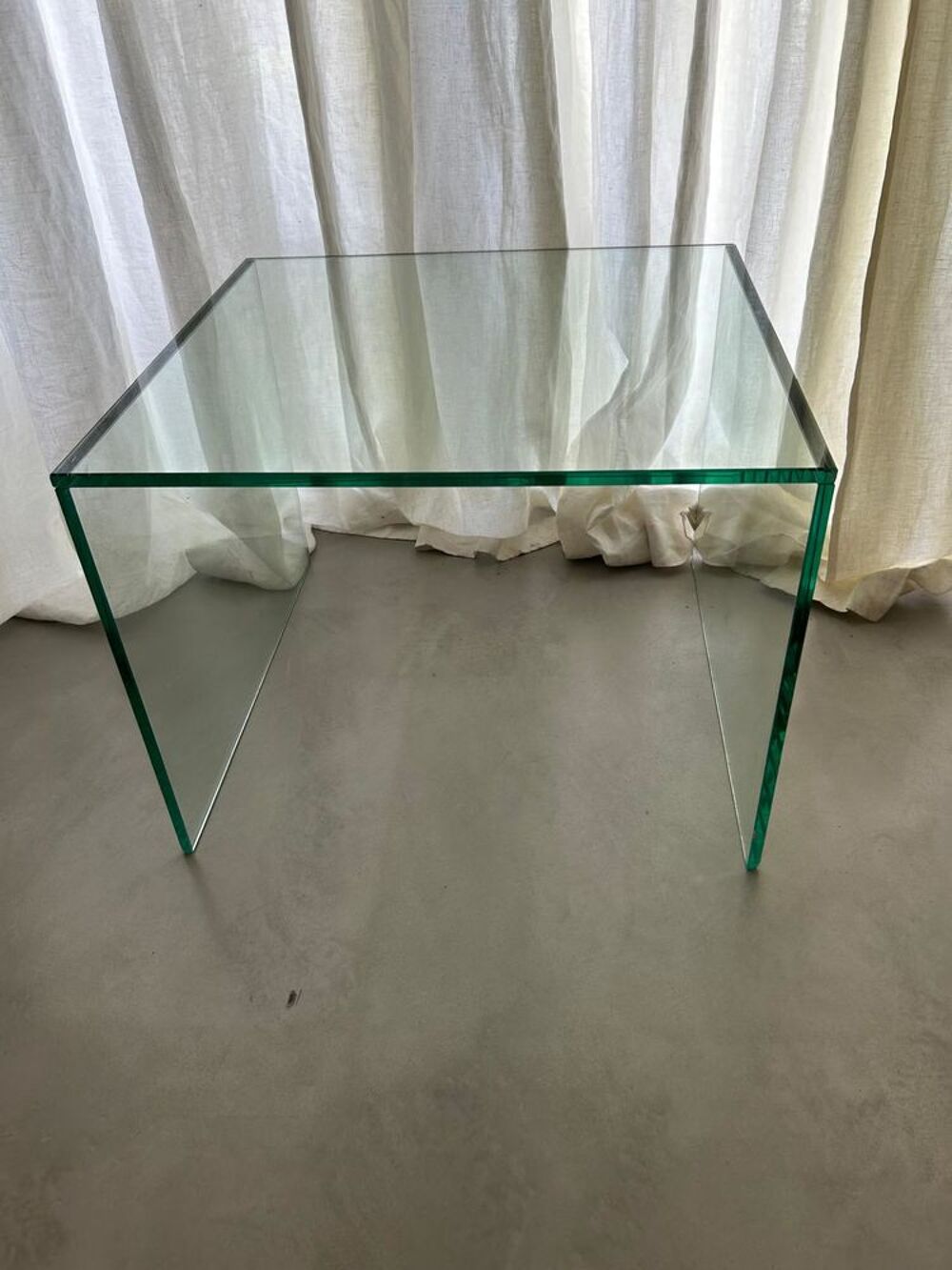 2 tables d'appui en verre Meubles