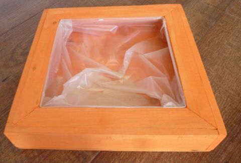CACHE PLANTE en bois orang� - carr� 2 Doussard (74)