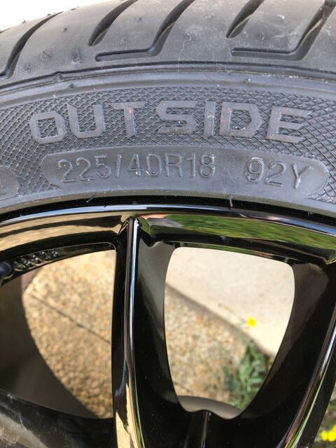 Pièces et équipements Voiture Pneu voiture - roue  occasion Vernouillet 28500