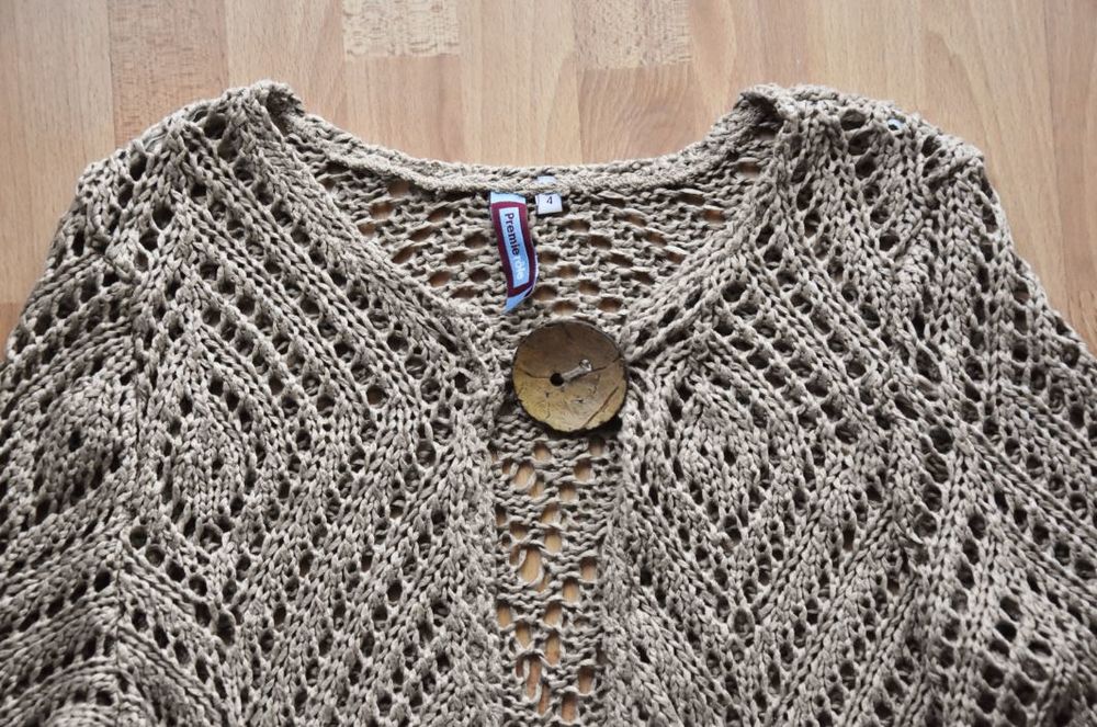 NEUF. T42. GILET beige. Bouton bois. Premier r&ocirc;le. NEUF 
Vtements