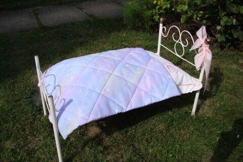 Lit ancien � roulettes pour poup�e ? vintage ann�es 1960
50 Gargenville (78)