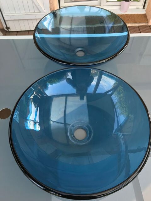 2 vasques en verre  60 La Boisse (01)