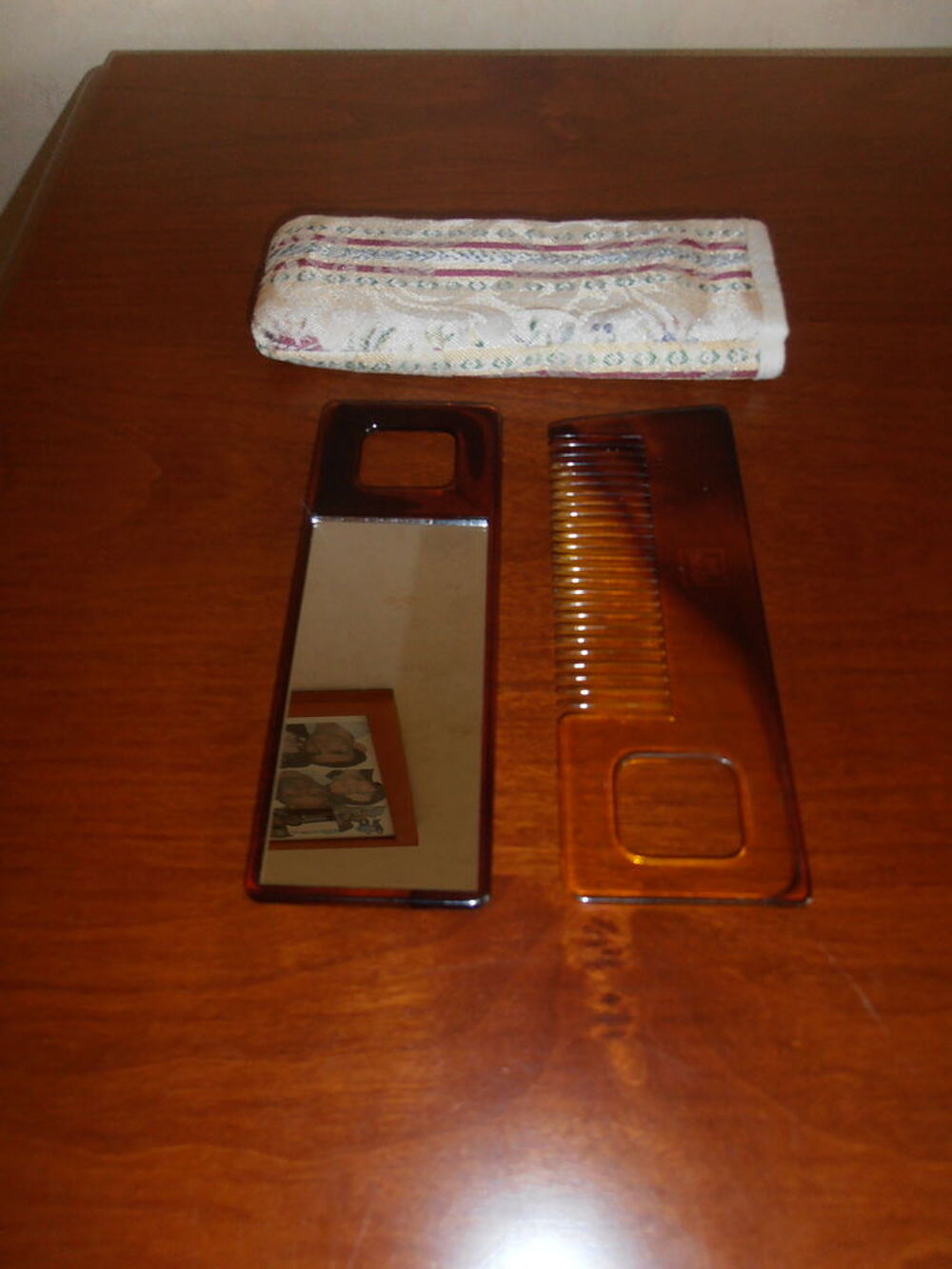 Etui avec peigne + miroir Maroquinerie