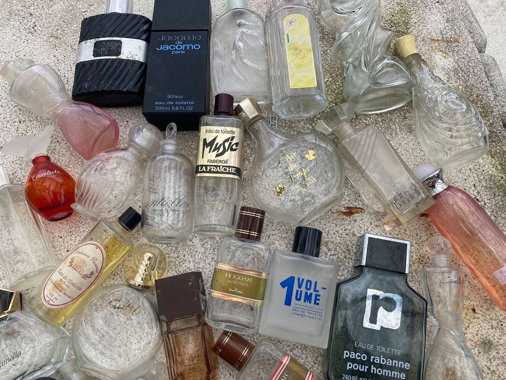 50 bouteilles de parfum vides 