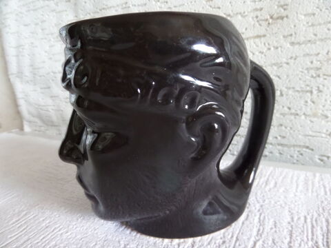 pichet   CORSICA  noire 15 Lyon 8 (69)