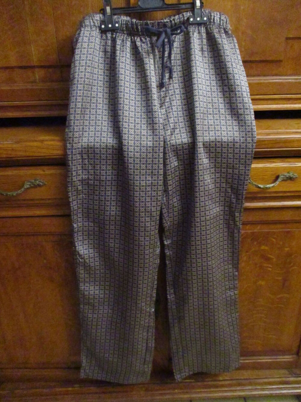 pantalon 100 % polyester 42/44 pour r&eacute;cup&eacute;ration du tissus Vêtements