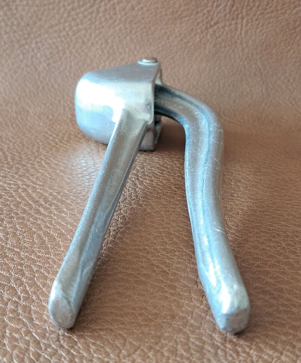 presse ail en m&eacute;tal inox 
longueur 14 cm
Cuisine