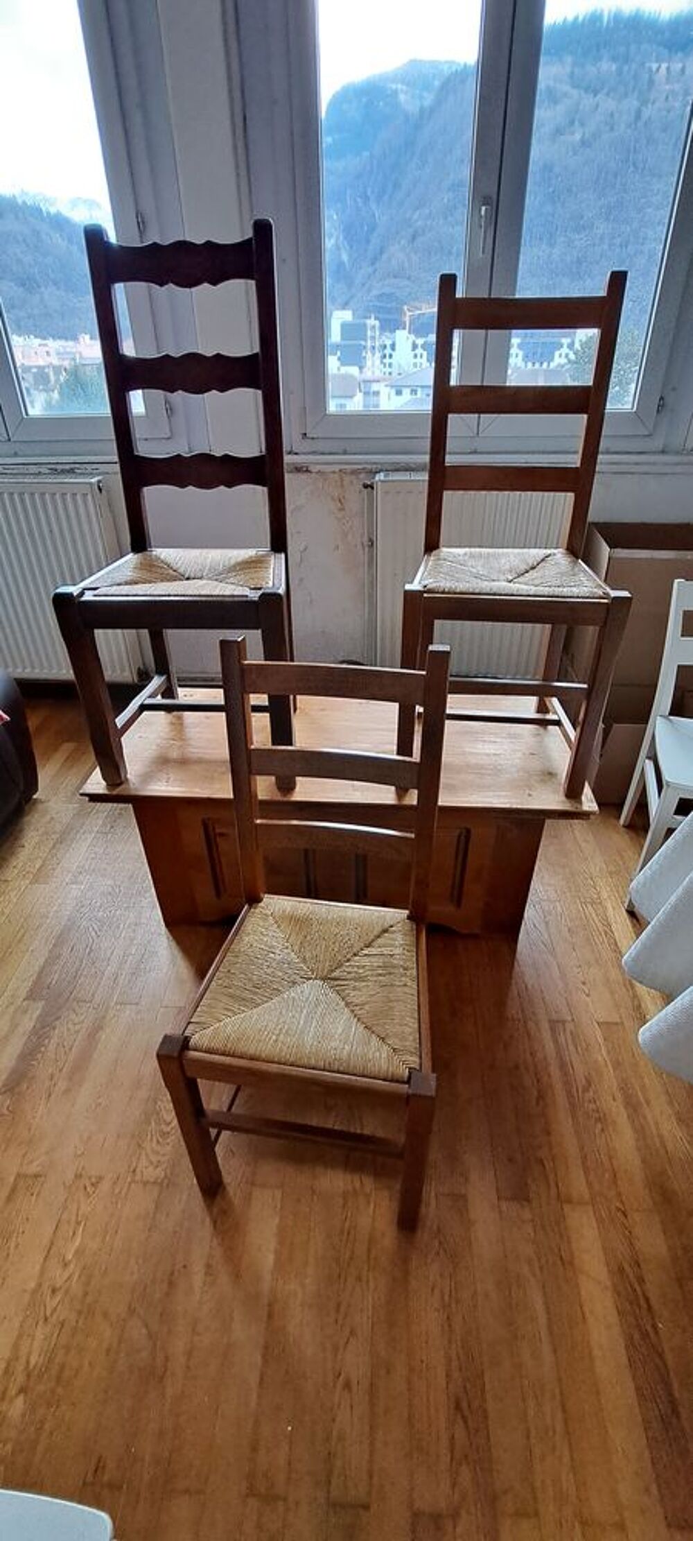 3 belles chaises en bois Cuisine