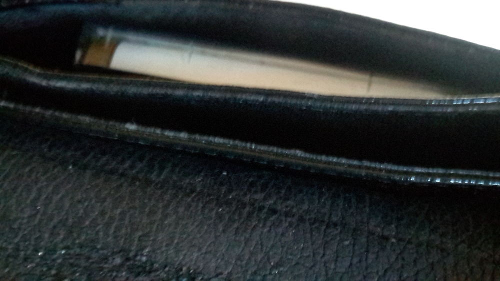 Sac &agrave; main / pochette vernis Marque Apollo
Tr&egrave;s bon &eacute;tat Maroquinerie