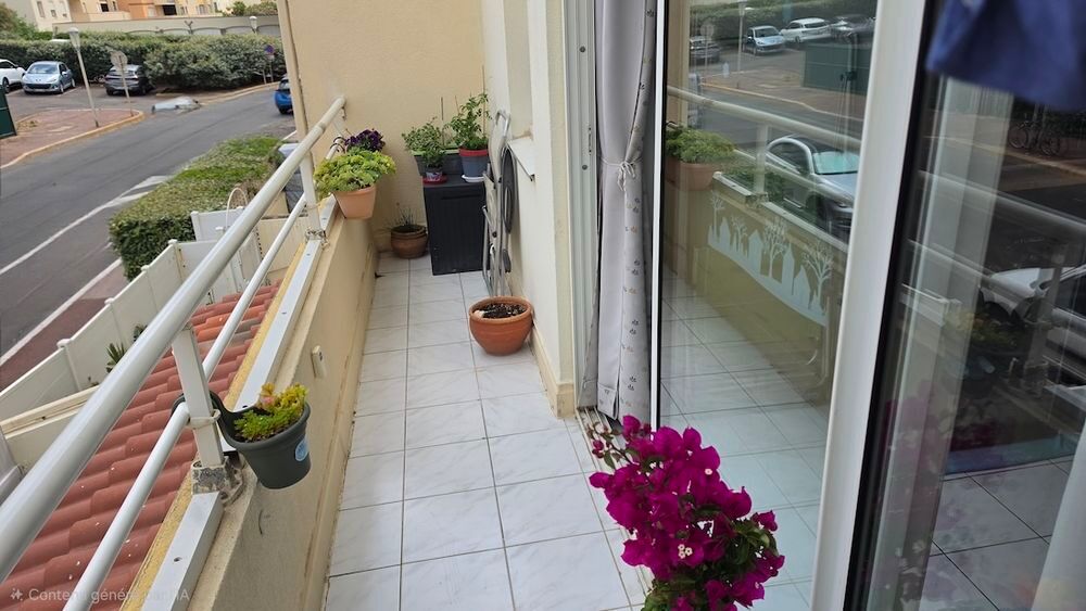 Vente Appartement LE CAP D'AGDE - Situé au bas des falaises, Appartement 2 Pièces + Cabine ( 29,64 m² loi carrez ). Le cap d agde