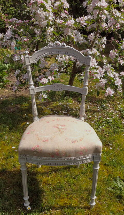 Ravissante chaise Louis XVI . Patine  l'ancienne 140 Saint-Cyr-sur-Morin (77)