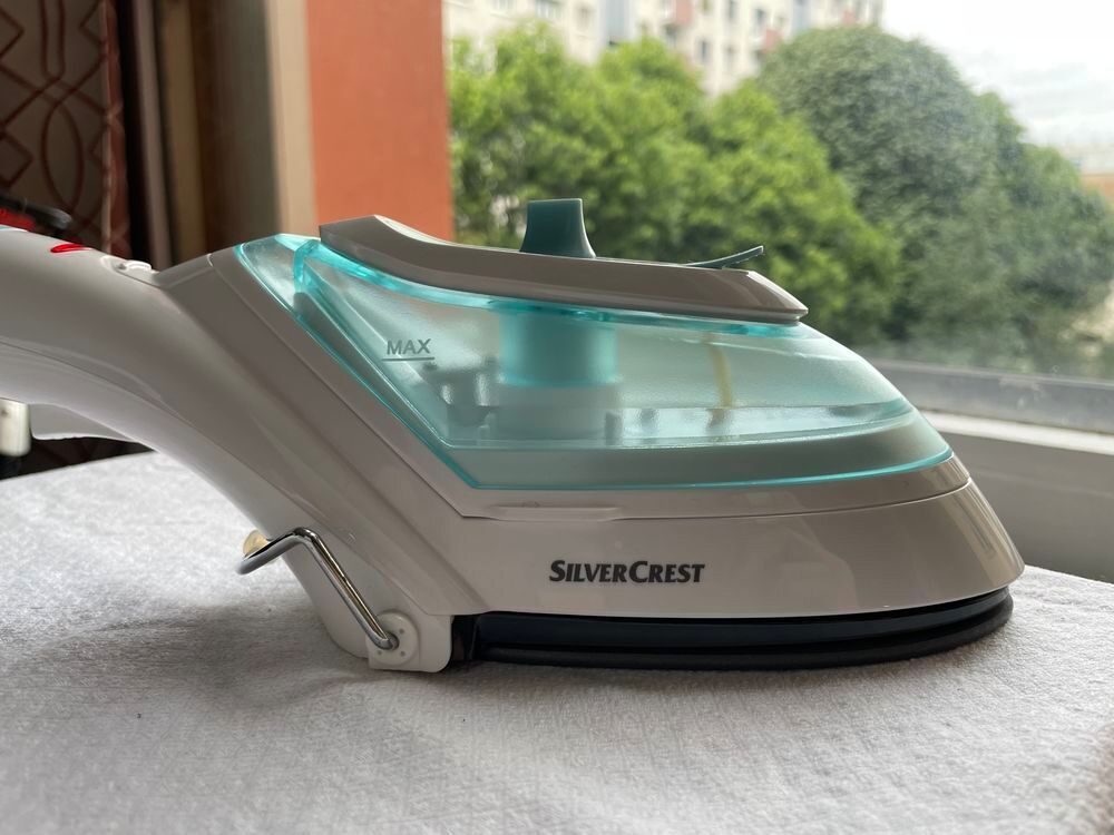 D&eacute;froisseur &agrave; main Silvercrest €" Tr&egrave;s bon &eacute;tat €" 12€&macr;€ - Pratique et efficace pour d&eacute;froisser sans fer &agrave; repasser ! Electroménager