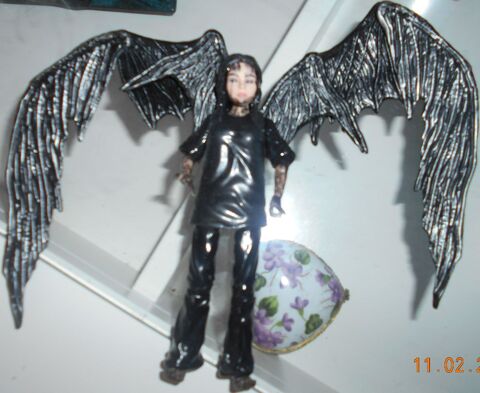 figurine  fillette avec ailes qui se d�plient  WL086 4 Ervy-le-Ch�tel (10)