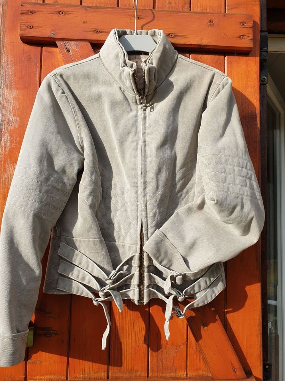 Tr&egrave;s beau blouson comme neuf
Vêtements
