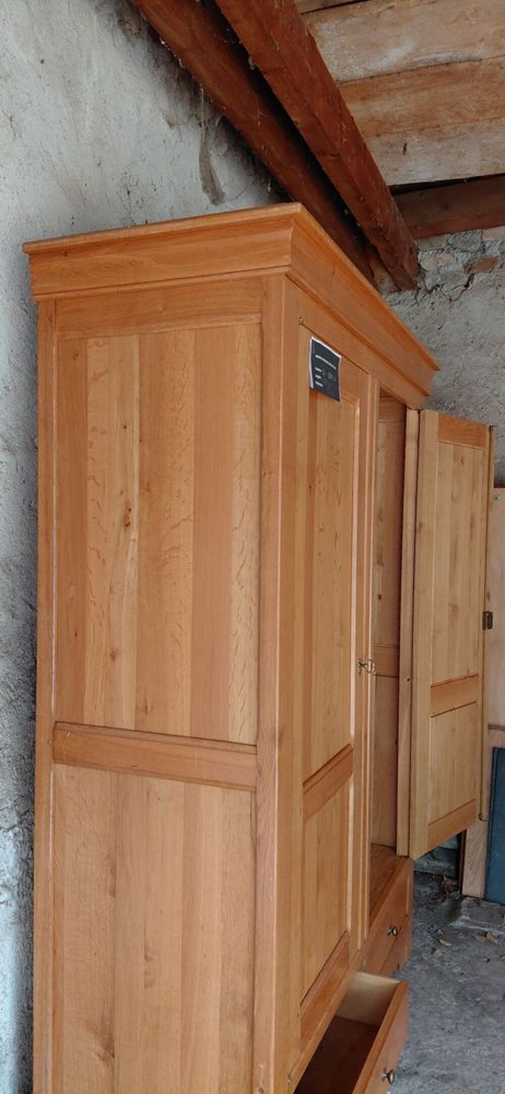 Armoire en bois 2 portes 2 tiroirs Meubles