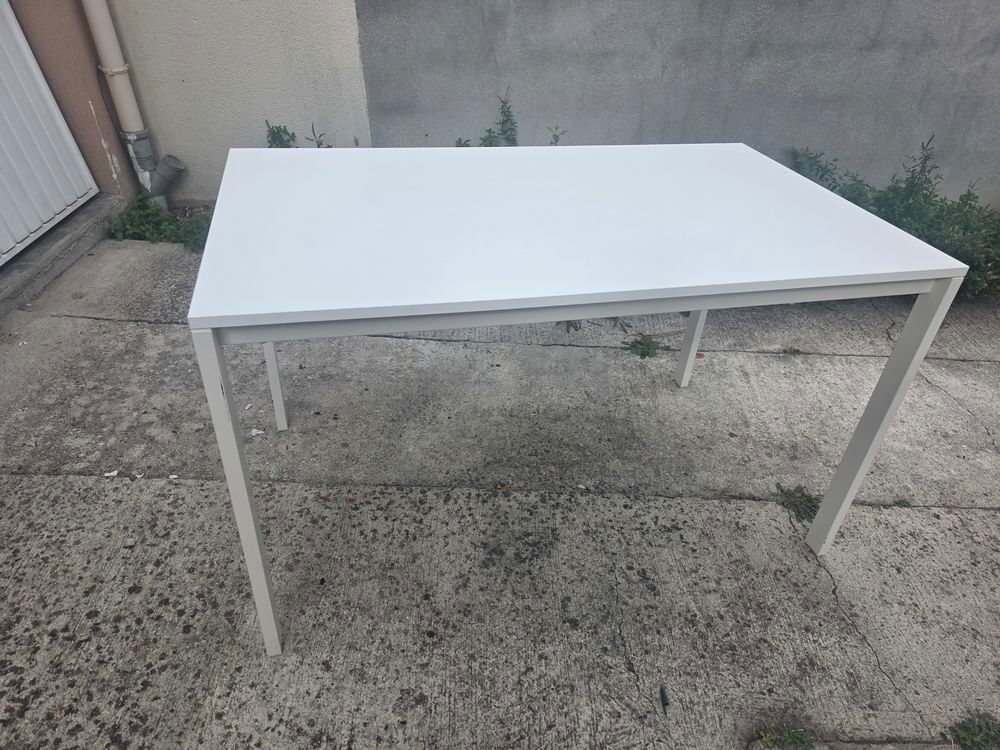 Table IKEA Blanche en acier Meubles