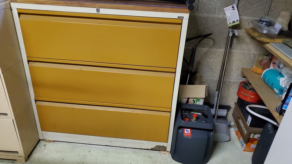 Lot de meubles m&eacute;talliques de bureau Meubles