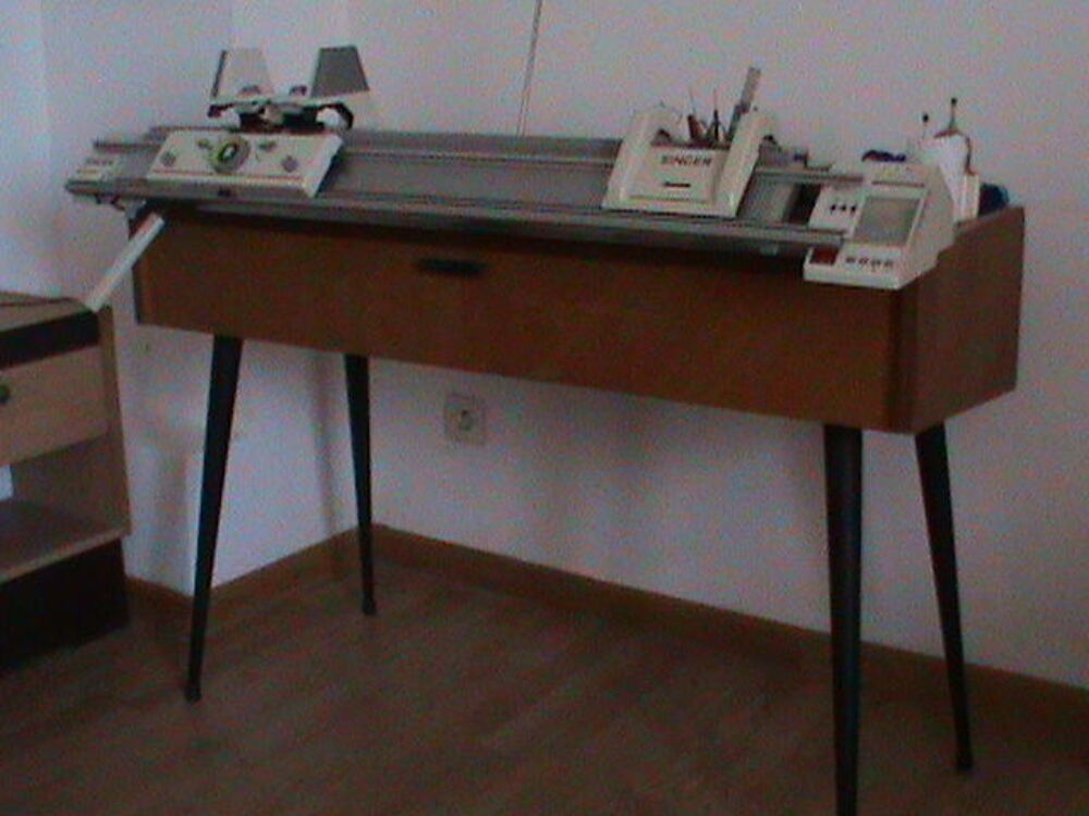 MACHINE A TRICOTER Meubles