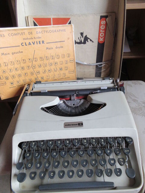 Collector : machine à écrire Underwood 200 Le Crès (34)