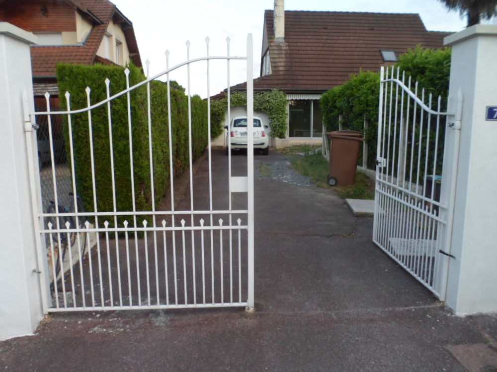 PORTAIL FER FORGE BLANC Bricolage