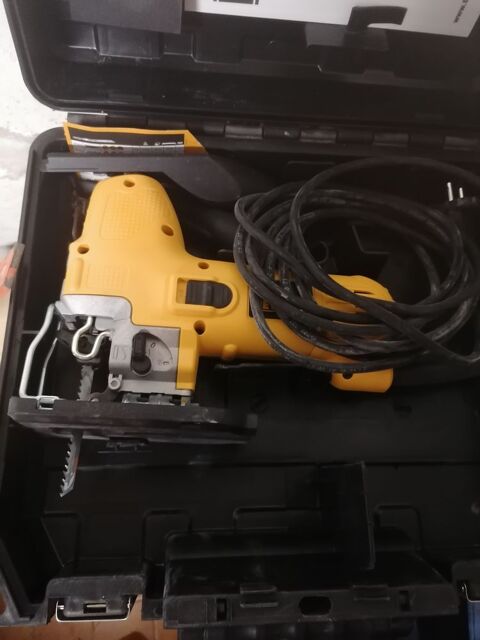 scie sauteuse filaire Dewalt 60 Dijon (21)