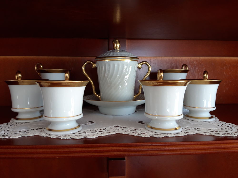 Service &agrave; caf&eacute; NAPOL&Eacute;ON en porcelaine de Limoges Giraud Décoration