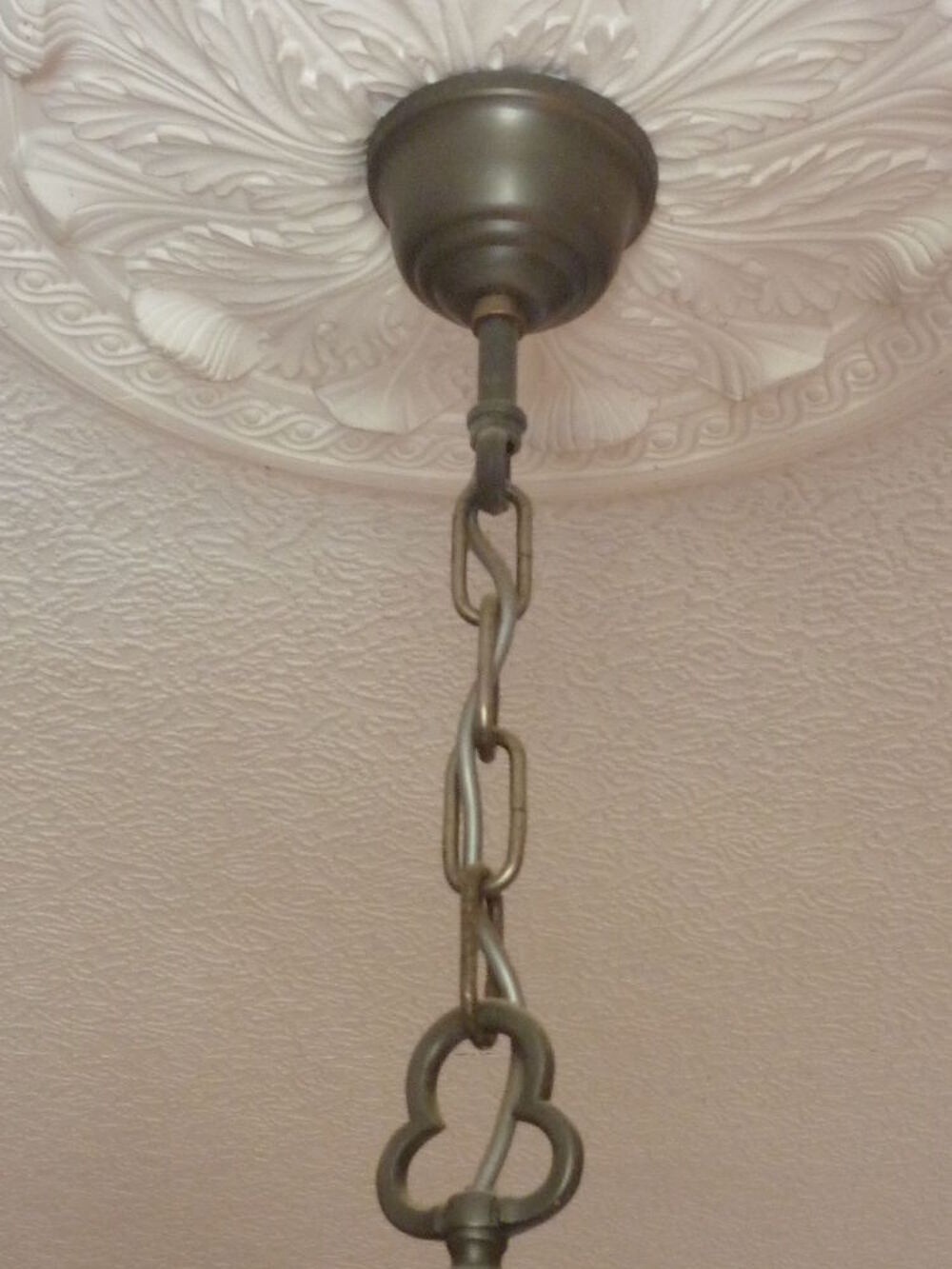 Lustre en &eacute;tain avec six bougies Décoration
