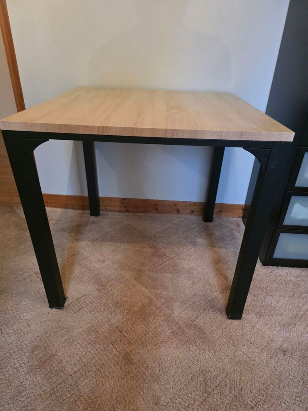Table carr&eacute;e Pieds m&eacute;talliques Meubles