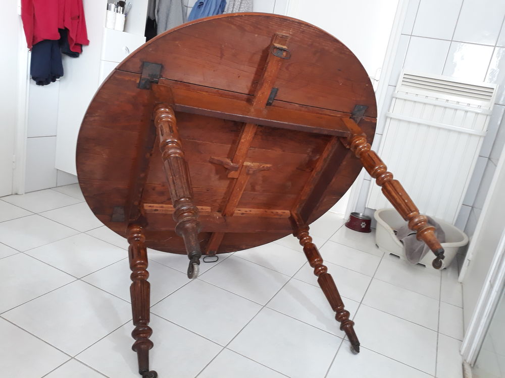 table LOUIS PHILIPPE Meubles