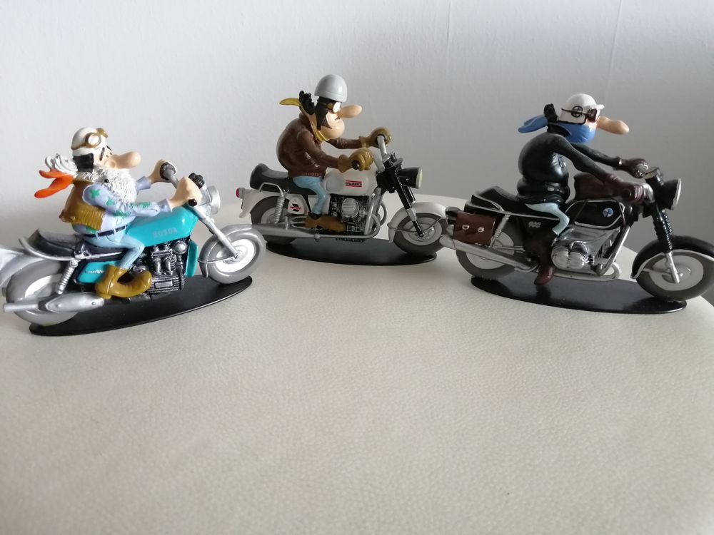  Collection de 16 Figurines Joe Bar Team.
